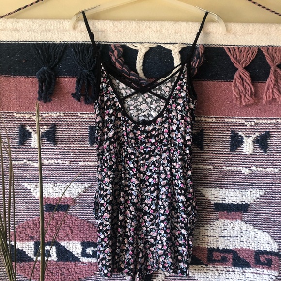 FLORAL ROMPER 💘 - Picture 2 of 4